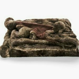 New Chico's Faux Fur Blanket